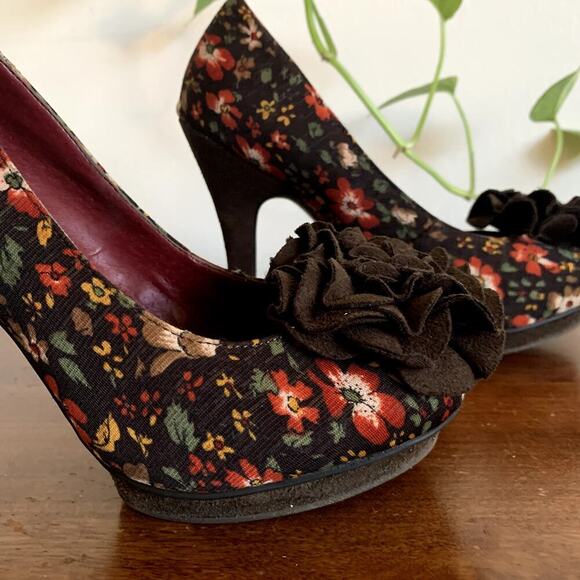 Madden Girl Salza Floral Fabric Platform Brown Suede-like Rosette Pumps Size 5.5 - Picture 6 of 13